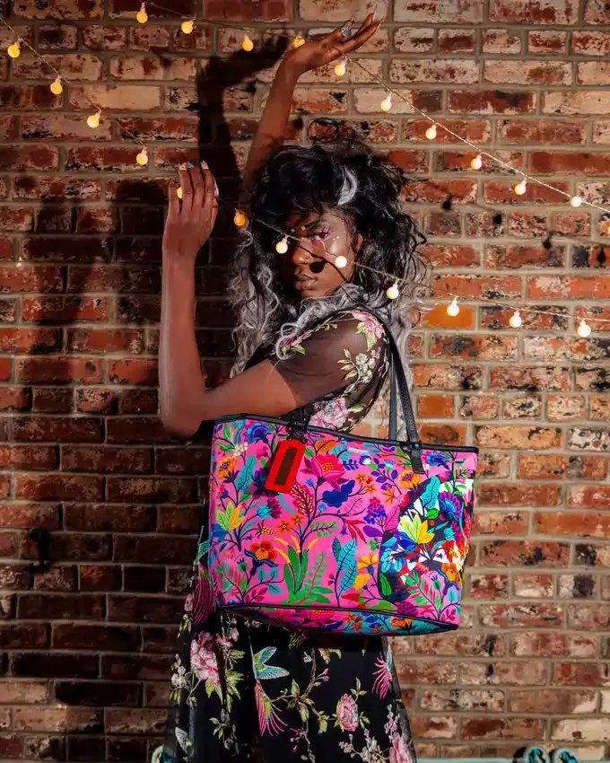 AVANT GARDEN Tote Çantalar