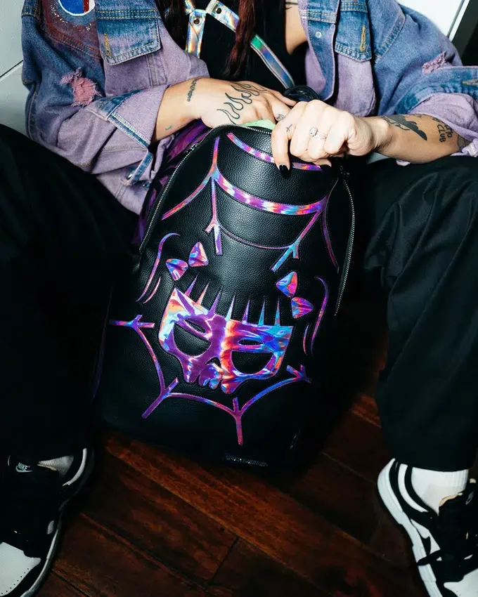 CAZZU IRIDESCENT CUT & SEW SPIDER SKULL Shark Sırt Çantası (DLXV)