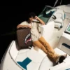 DIŞ KISIMDA ALTIN RENKLİ FERMUARLI CEP PARİS'TE SHARK JETSETTER VALİZLERİ