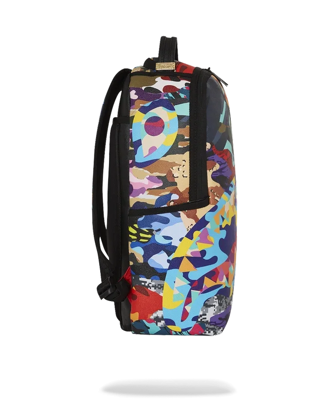 DİLİMLİ VE KÜP KÜP KESİLMİŞ CAMO SIRT ÇANTASI