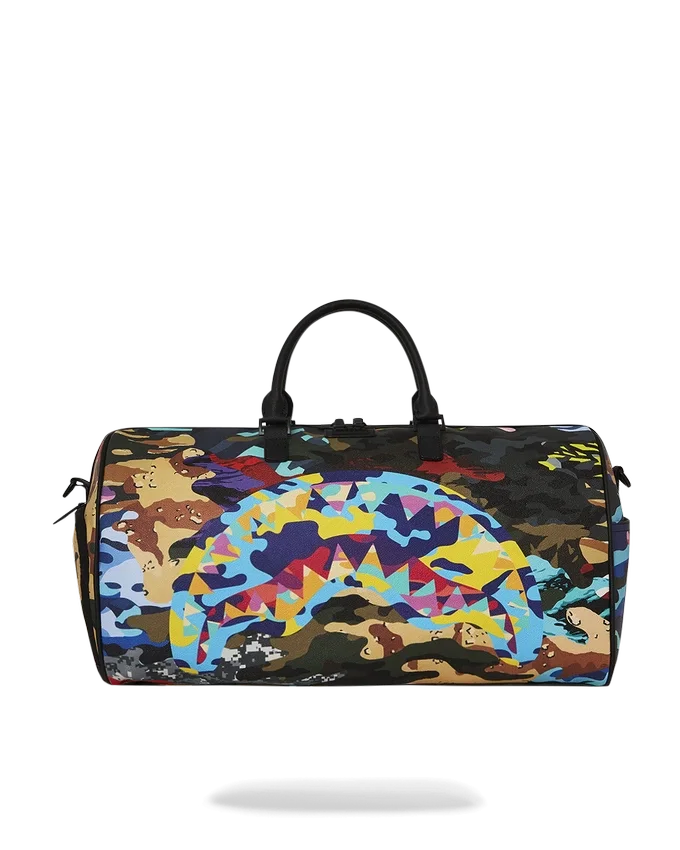 DİLİMLENMİŞ VE KÜP KÜP KESİLMİŞ Camo DUFFLE