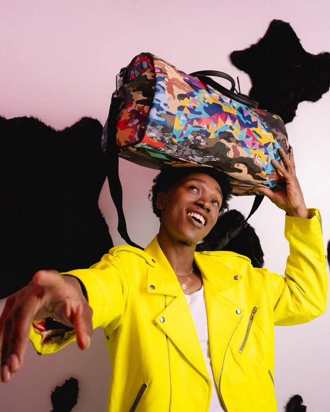 DİLİMLENMİŞ VE KÜP KÜP KESİLMİŞ Camo DUFFLE