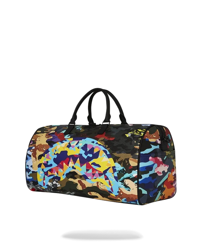 DİLİMLENMİŞ VE KÜP KÜP KESİLMİŞ Camo DUFFLE