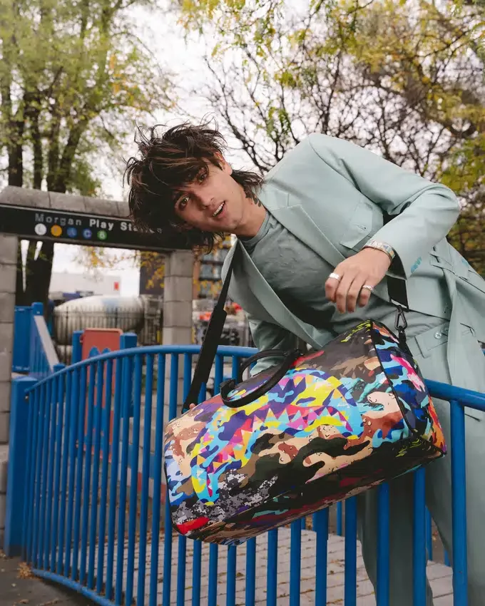 DİLİMLENMİŞ VE KÜP KÜP KESİLMİŞ Camo DUFFLE