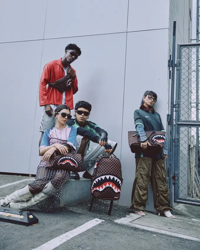 KYOTOKNIT SHARKS IN PARIS Savvy Çapraz Çantalar