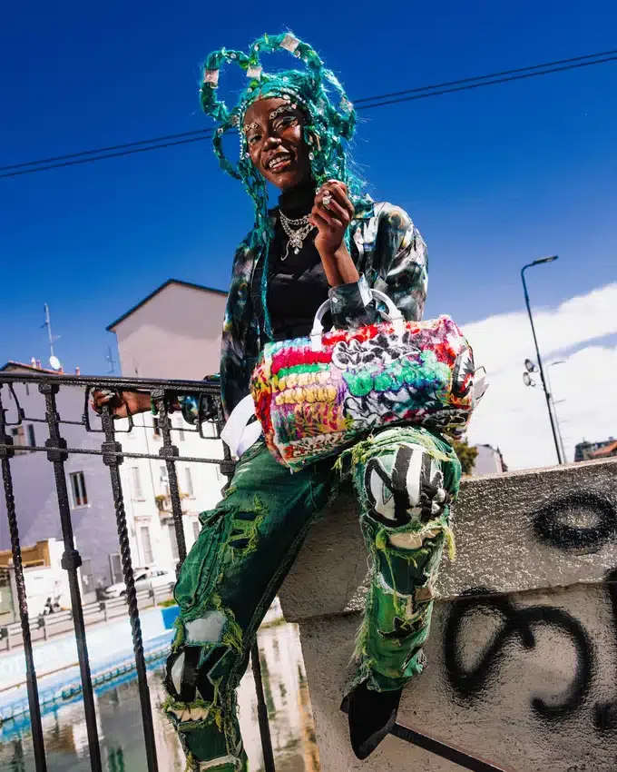 LE MONDE DES GRAFFITIS MINI SILINDIR ÇANTALARI