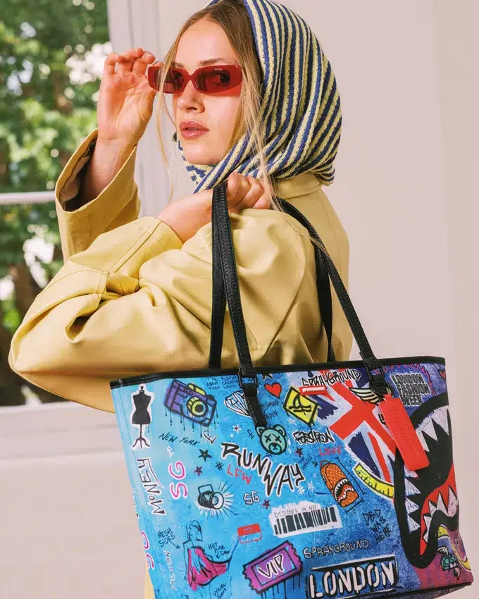 LONDRA MODA HAFTASI PODYUMUNA HAZIR TOTE ÇANTASI