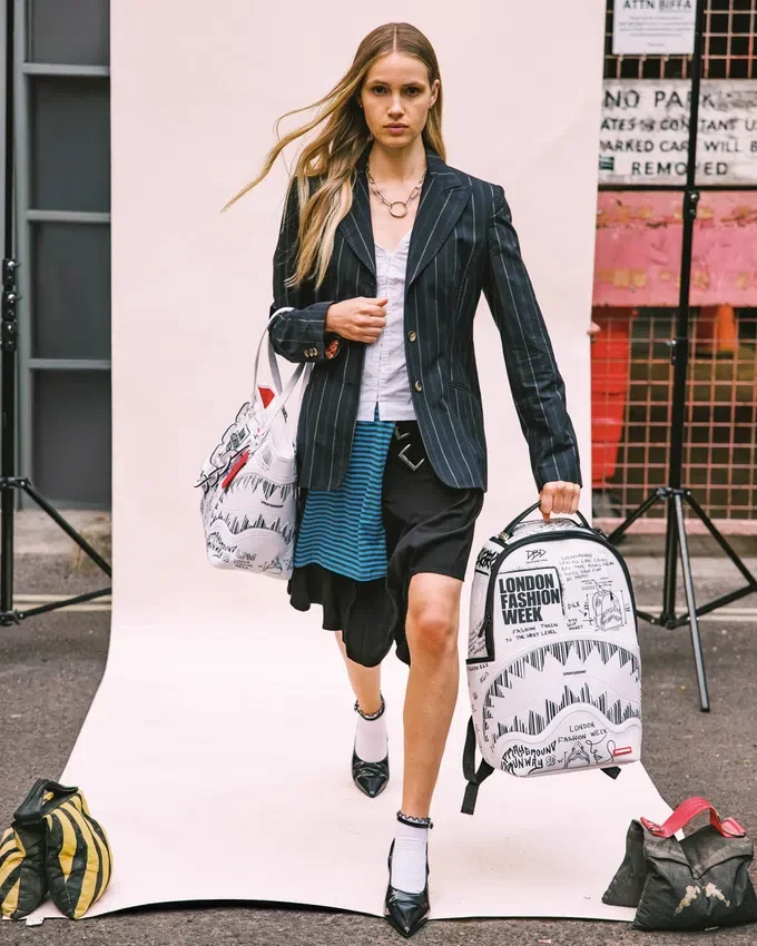 LONDRA MODA HAFTASI TASARIMCI HAYALLERİ Sırt Çantası