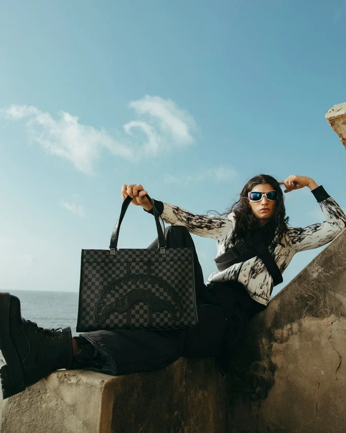 MIDNIGHT CHATEAU TORTUGA Tote Çantası