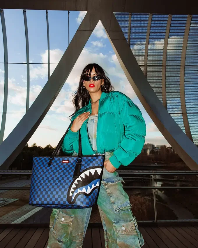 MIDNIGHT MAGIC SHARKS IN PARIS Tote Çantalar
