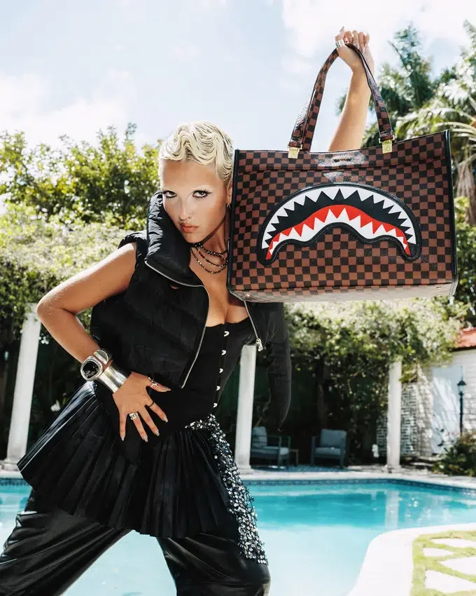 PARİS'TEKİ SAWTOOTH SHARKS TORTUGA TOTE ÇANTA