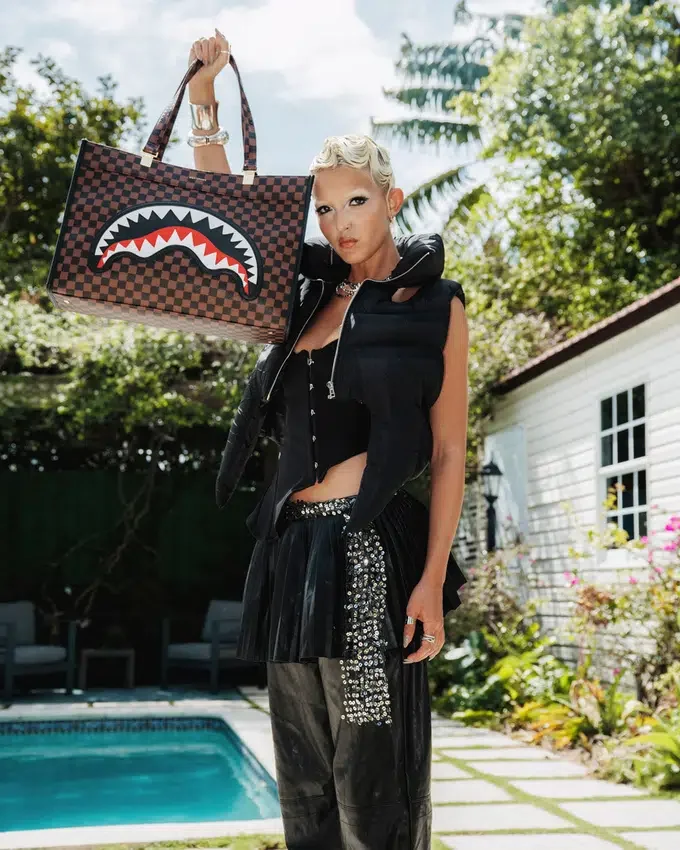 PARİS'TEKİ SAWTOOTH SHARKS TORTUGA TOTE ÇANTA