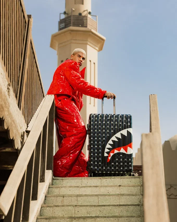 SHARK MOB HIDEOUT TAM BOY Valiz
