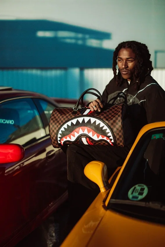 SHARKS IN PARIS GT Silindir Çantalar