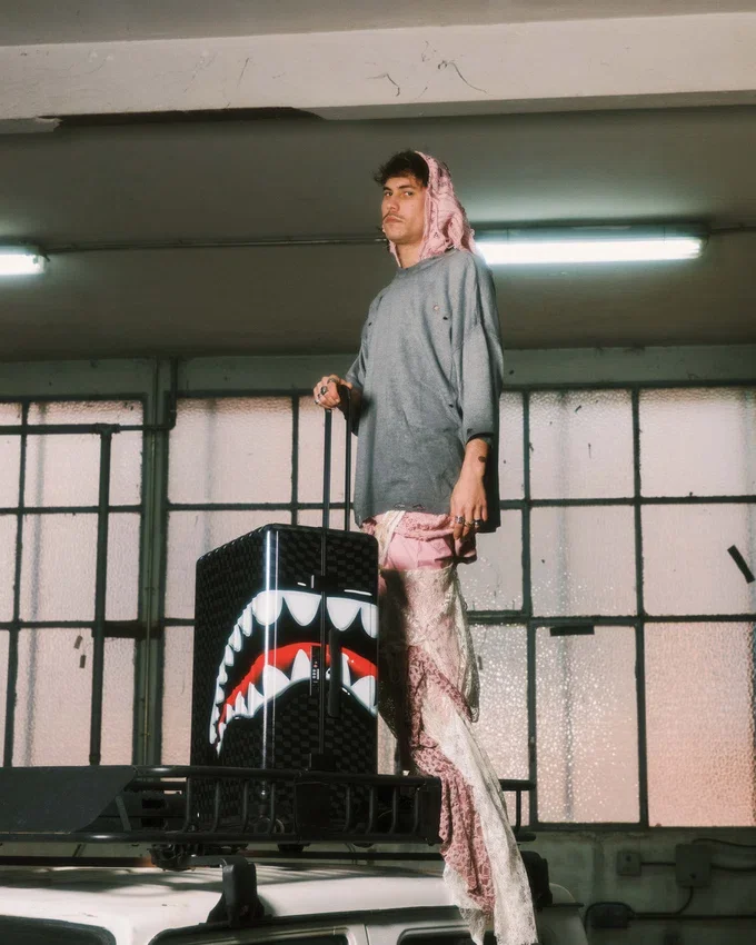 SHARKS IN PARIS HYPER PUFF TAM BOY Valiz