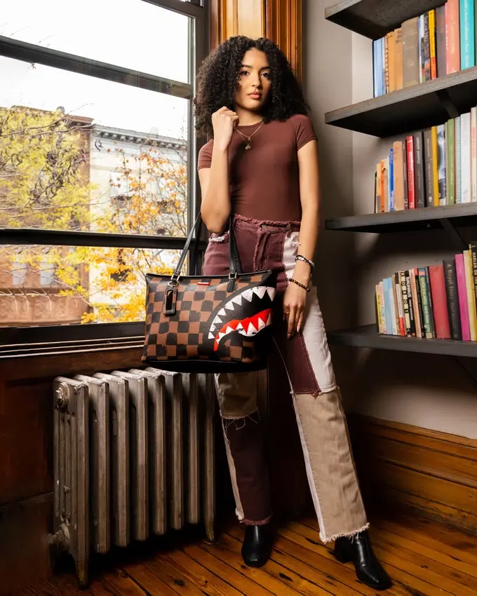 SHARKS IN PARIS VANQUISH Tote Çantalar