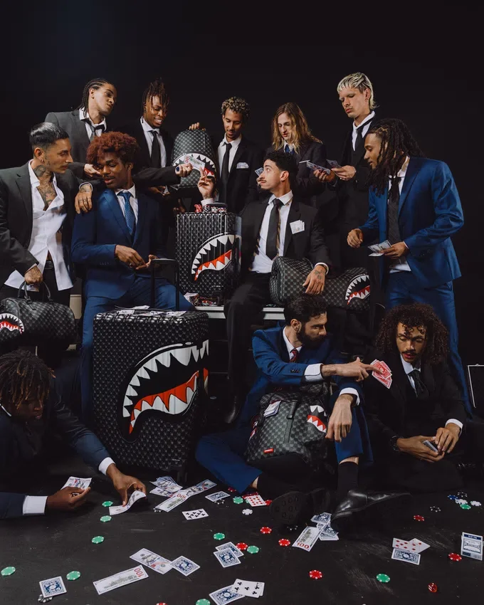 SHINOBI SHARKS IN PARIS Valizler