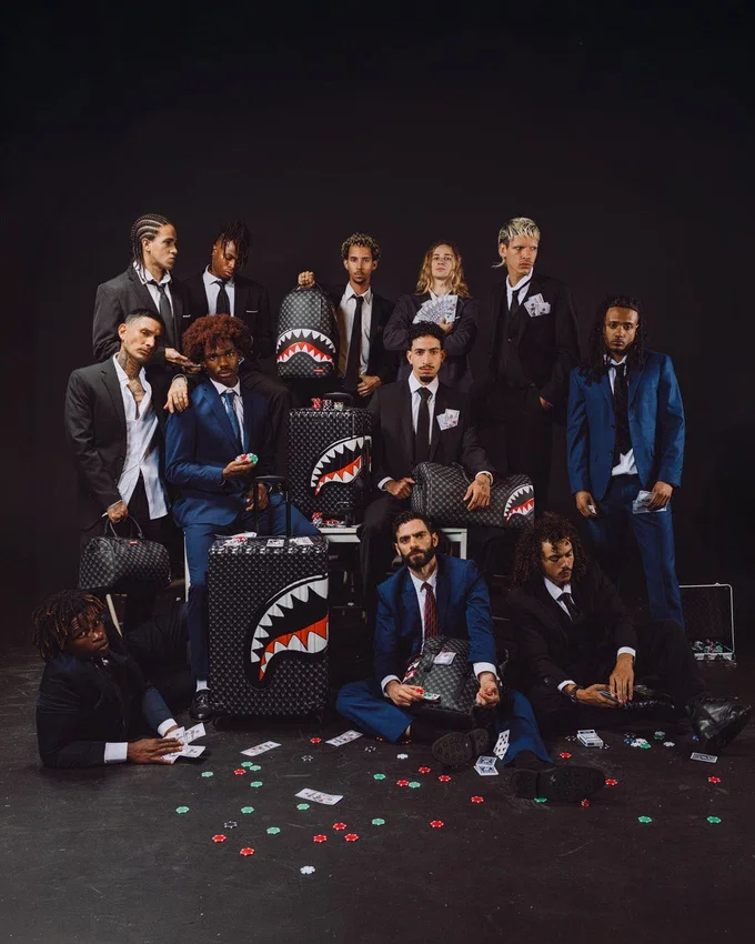 SHINOBI SHARKS IN PARIS Valizler