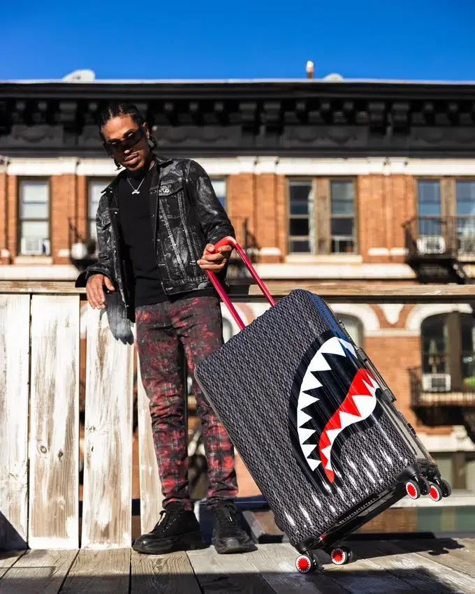SPRAYGATTI REVV SHARKNAUTICS SERT KABUKLU TAM BOY VALİZLER