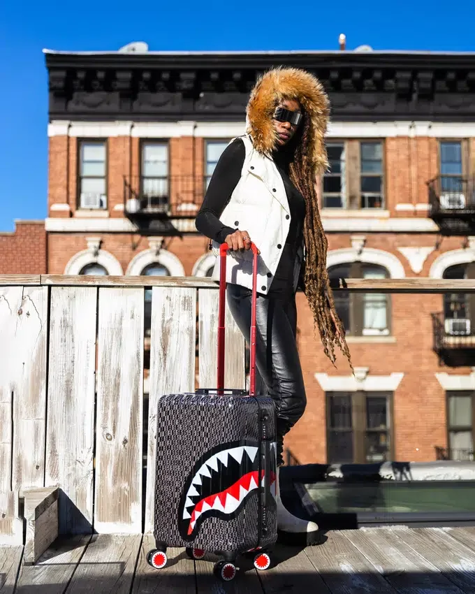 SPRAYGATTI REVV SHARKNAUTICS SERT KABUKLU VALİZLER