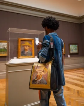 THE MET VAN GOGH ÇERÇEVELİ OTOPORTRE TOTE ÇANTASI