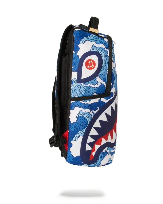 THE SHARK WAVE (okyanustan toplanan %100 geri dönüştürülmüş plastik şişelerden üretilmiştir)